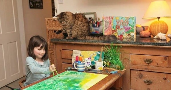 6-Year-Old Girl with Autism Has Unbreakable Bond with Her Cat 6-Year-Old Girl with Autism Has Unbreakable Bond with Her Cat